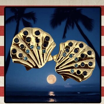 Blue sapphire shell studs 14 crt