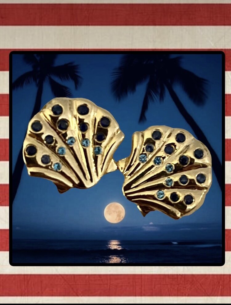 Blue sapphire shell studs 14 crt