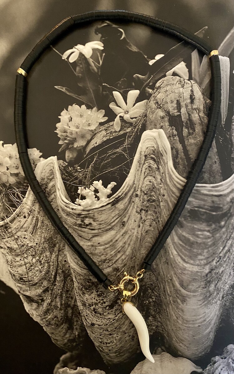 Black coconut disc necklace white coral 14 crt