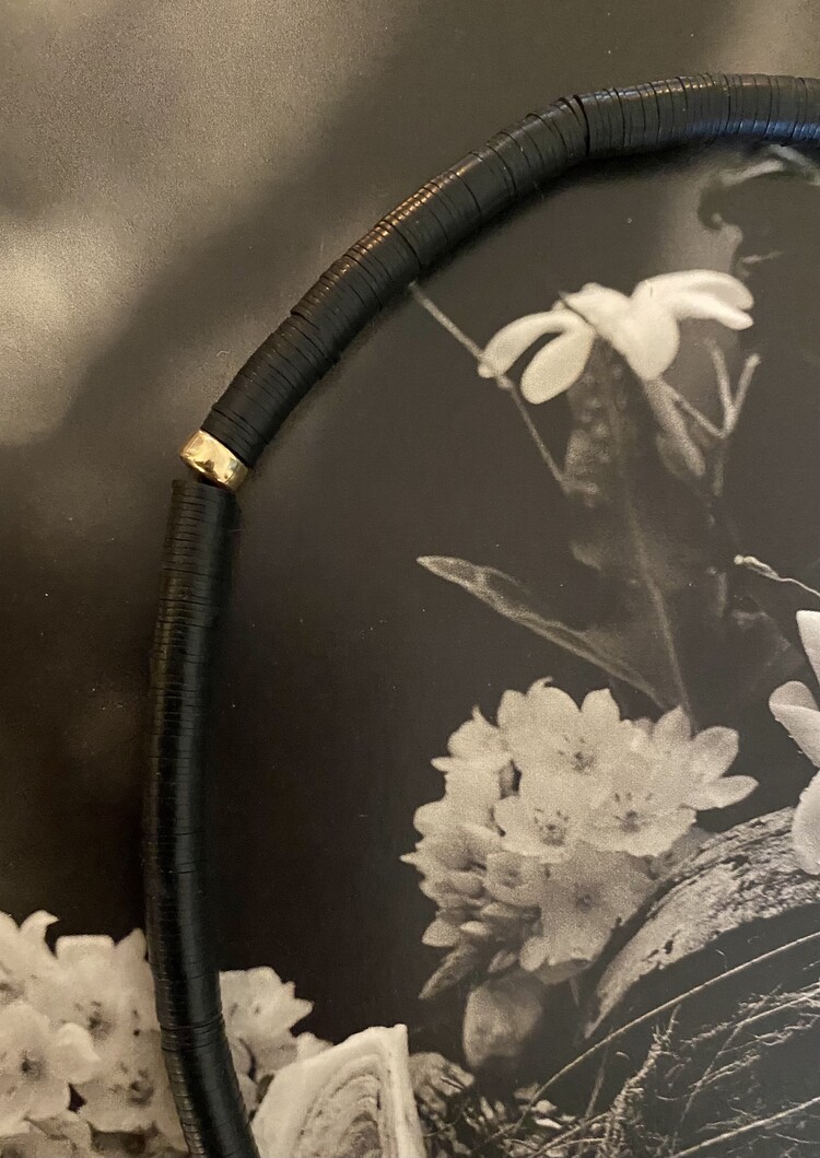 Black coconut disc necklace white coral 14 crt