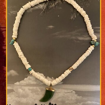 Surf necklace  oistrich egge beads green charms 14 crt