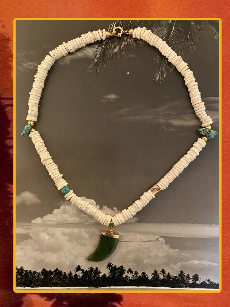 Surf necklace  oistrich egge beads green charms 14 crt