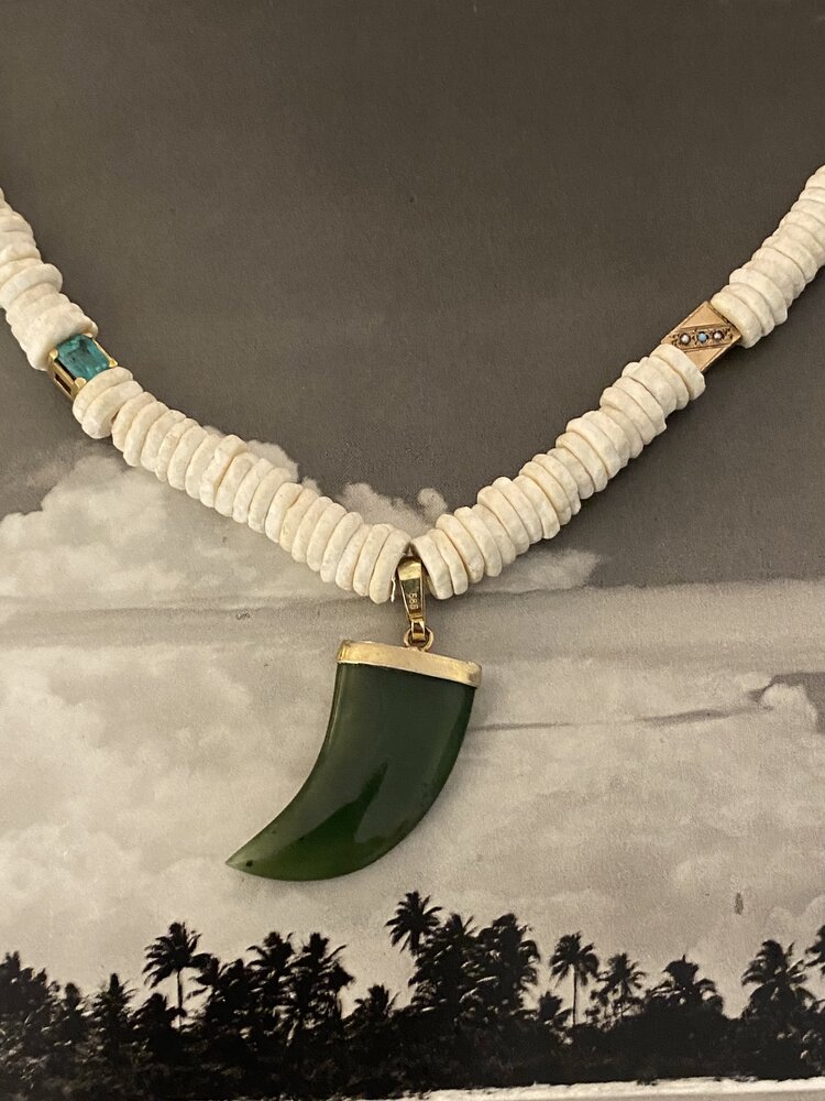 Surf necklace  oistrich egge beads green charms 14 crt