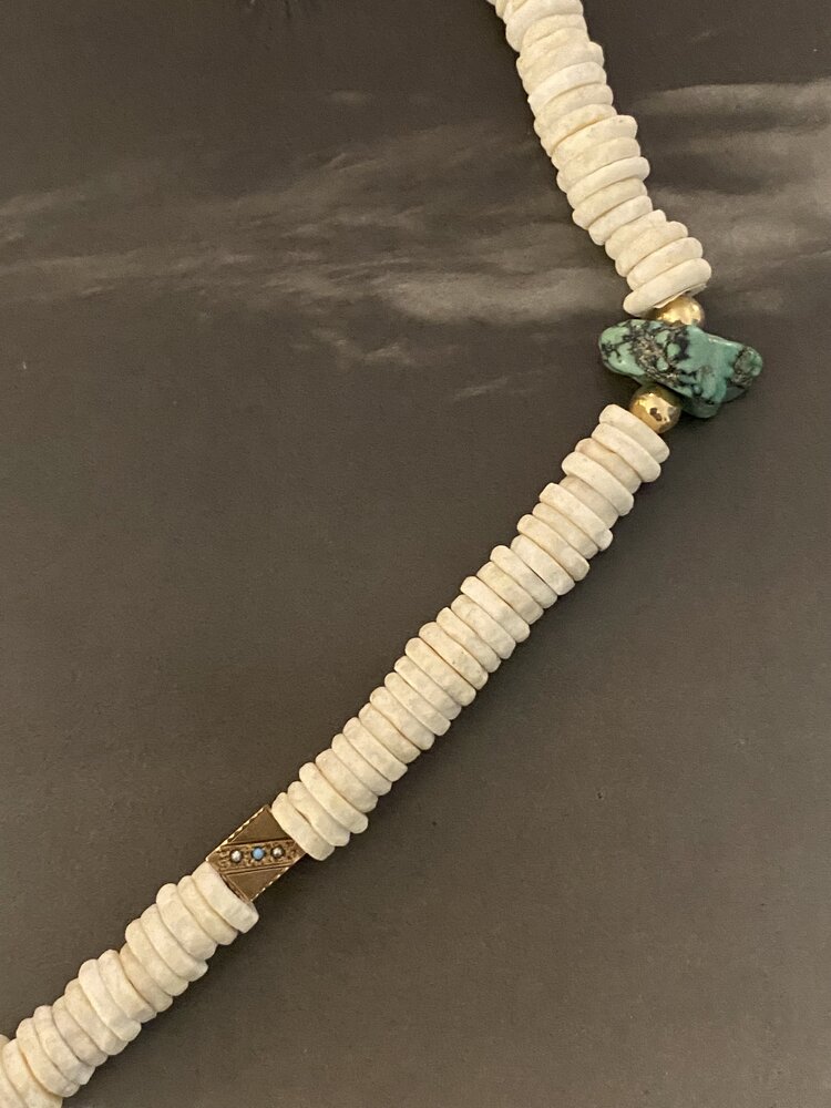 Surf necklace  oistrich egge beads green charms 14 crt