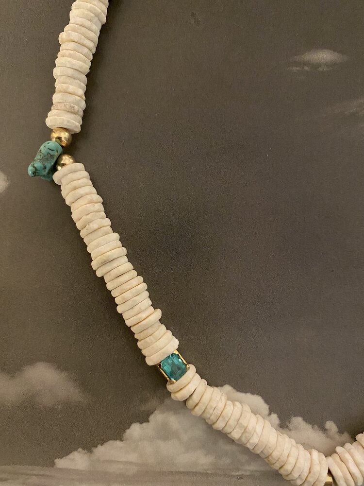 Surf necklace  oistrich egge beads green charms 14 crt