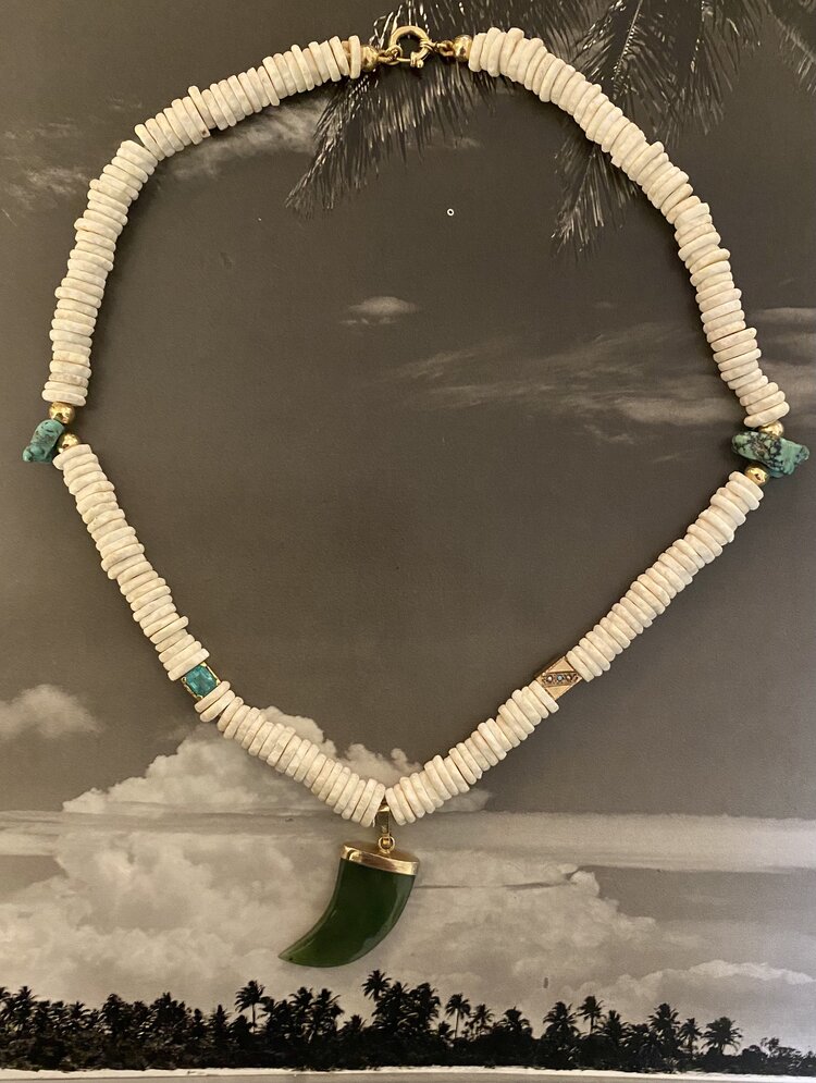 Surf necklace  oistrich egge beads green charms 14 crt