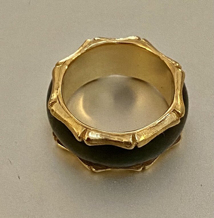 Bamboo dark green jade ring 14 crt