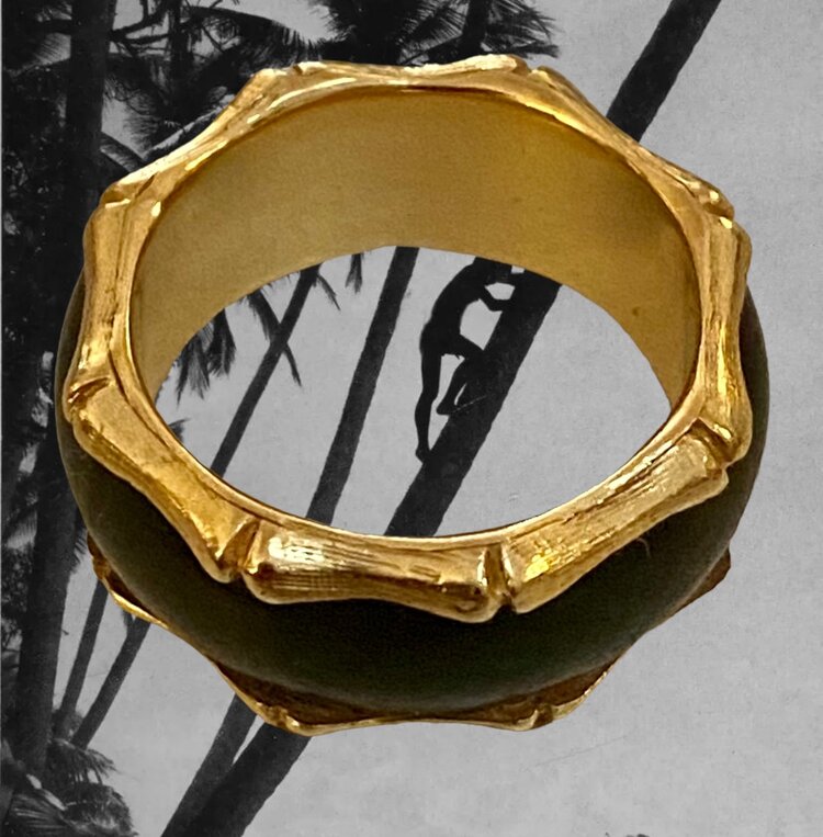 Bamboo dark green jade ring 14 crt