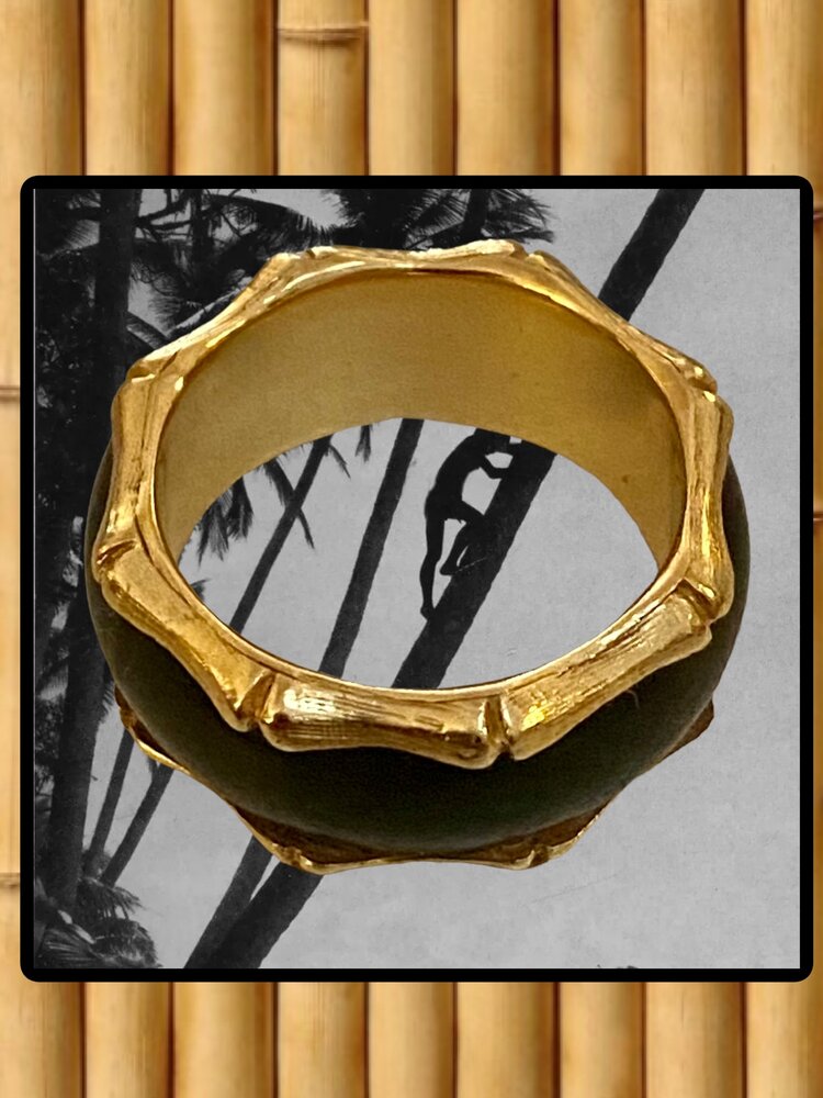Bamboo dark green jade ring 14 crt