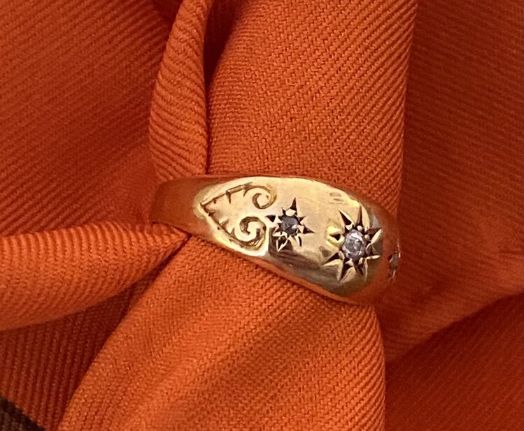 Ring 3  diamond heart encarving