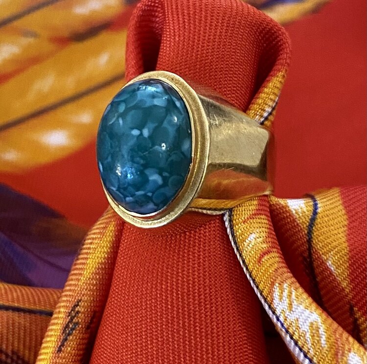 Chrysoprase stone ring in a 14 crt gold setting