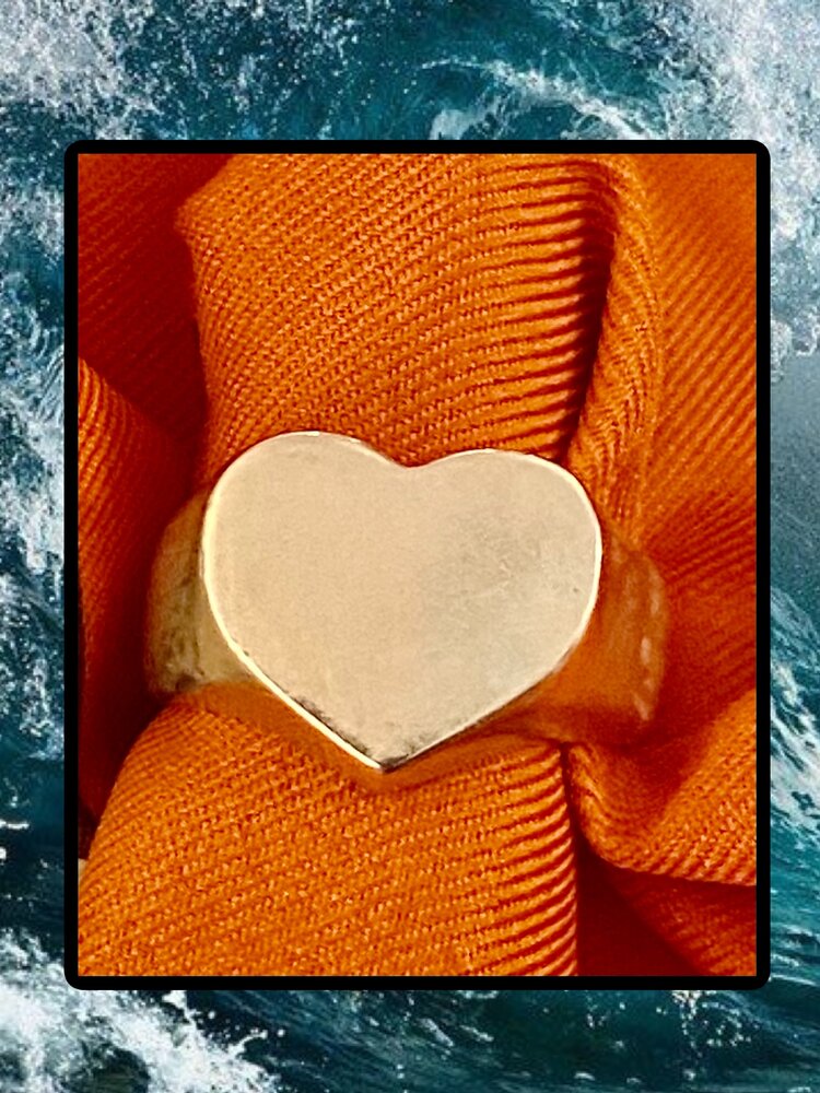 Chunky heart signet ring