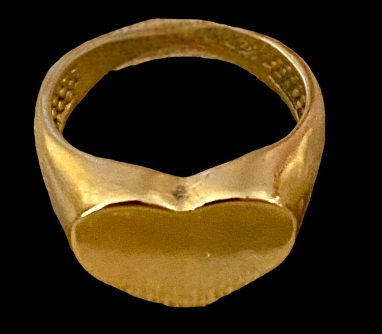 Chunky heart signet ring
