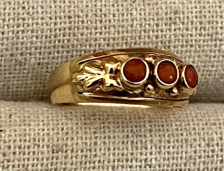 Triple Coral band ring 14 crt