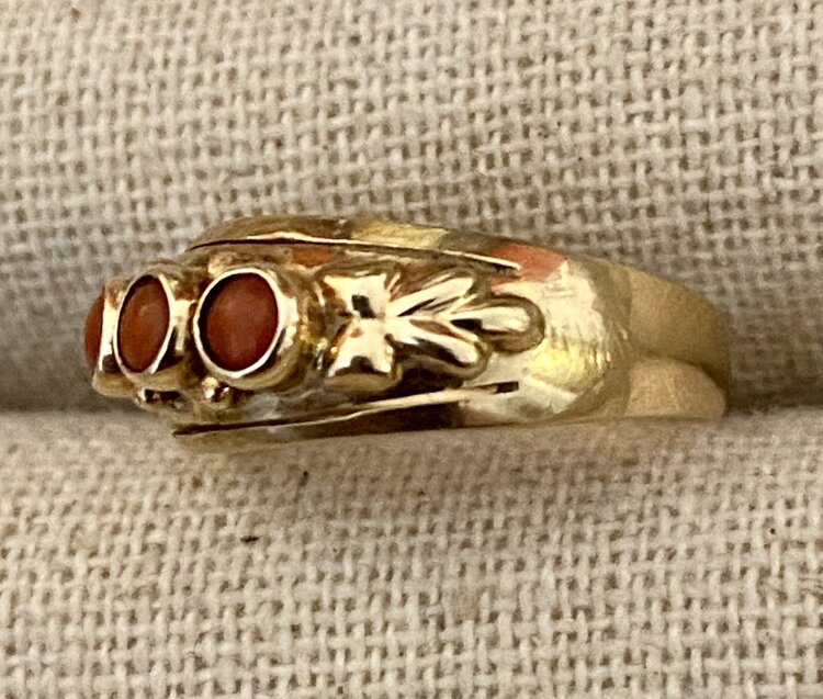 Triple Coral band ring 14 crt