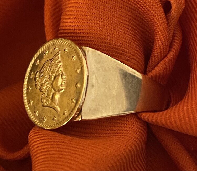 Liberty square coin ring massive 14 crt