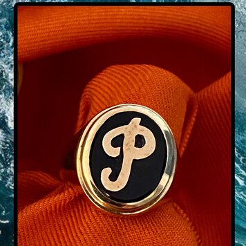 Initial black onyx signet ring 14 crt