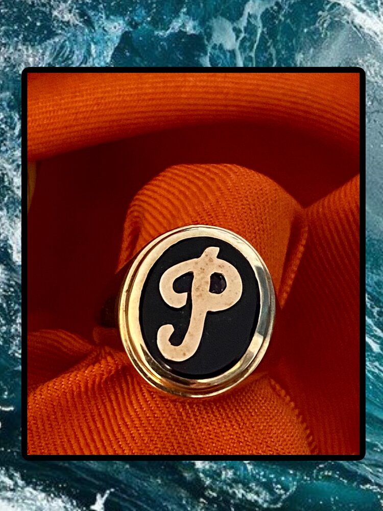 Initial black onyx signet ring 14 crt