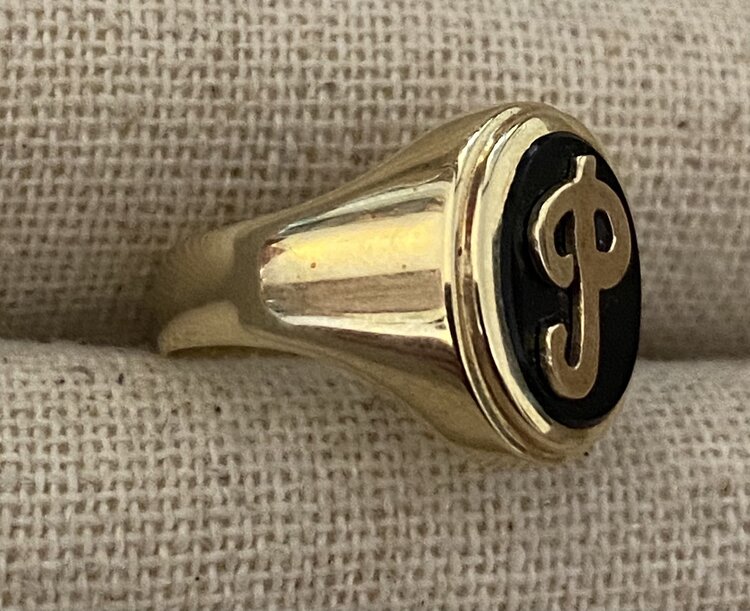 Initial black onyx signet ring 14 crt
