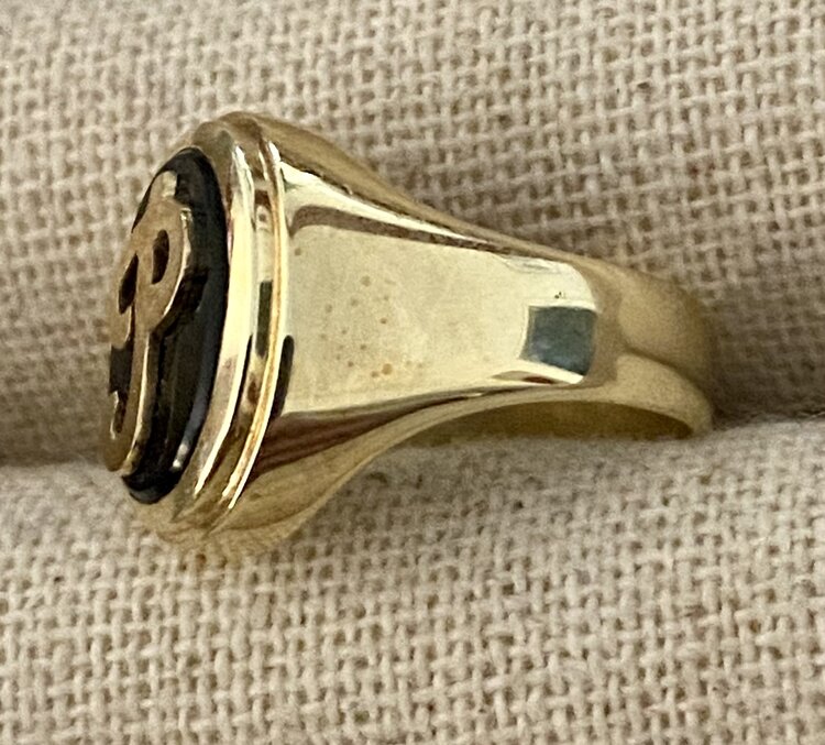 Initial black onyx signet ring 14 crt