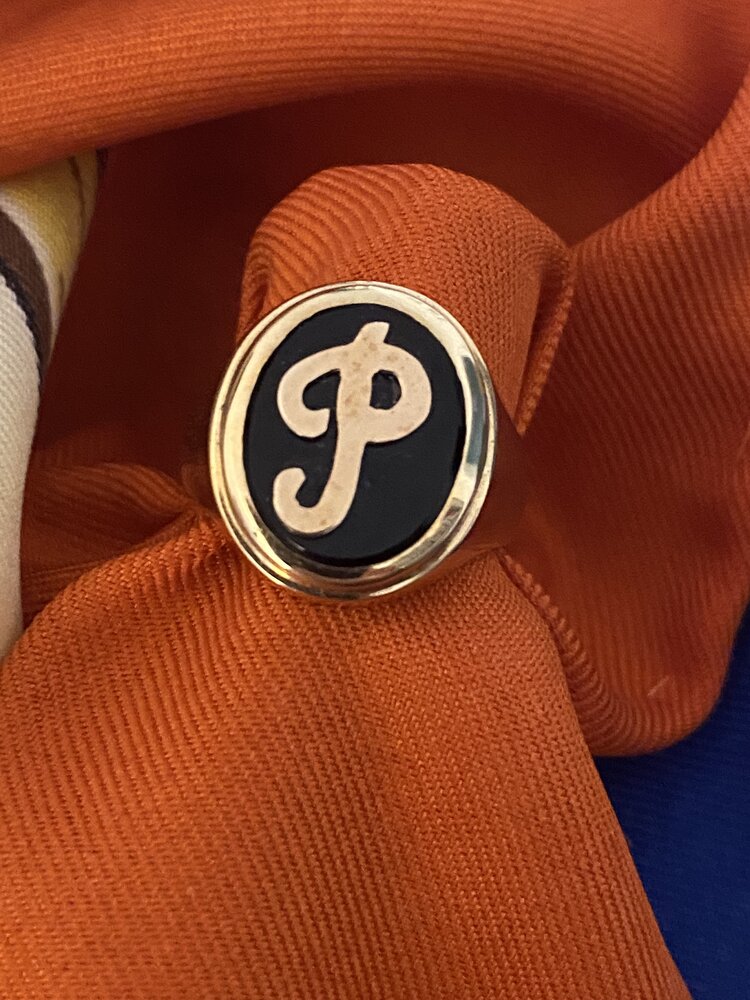 Initial black onyx signet ring 14 crt