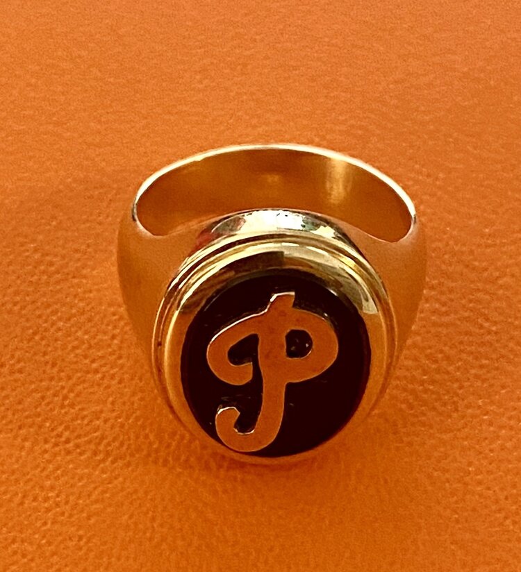 Initial black onyx signet ring 14 crt