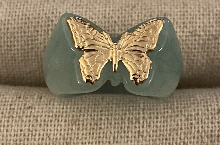 Jade butterfly ring 14 crt gold inlay