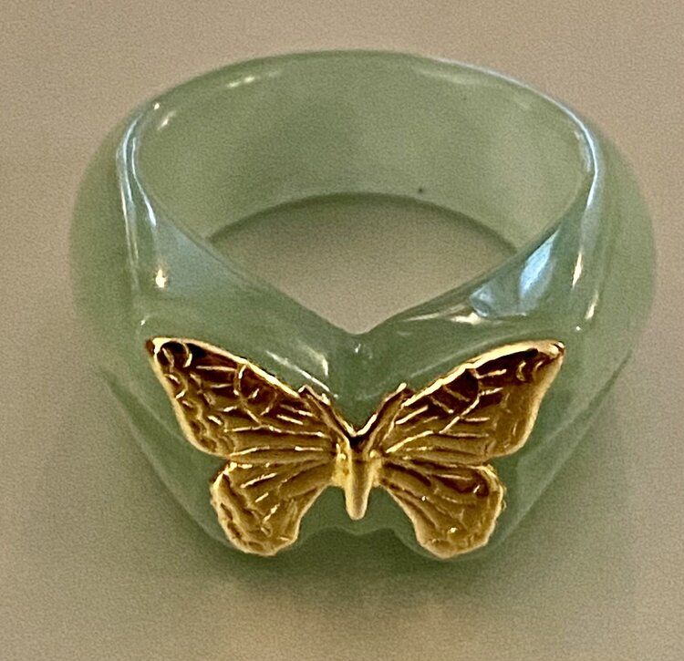 Jade butterfly ring 14 crt gold inlay