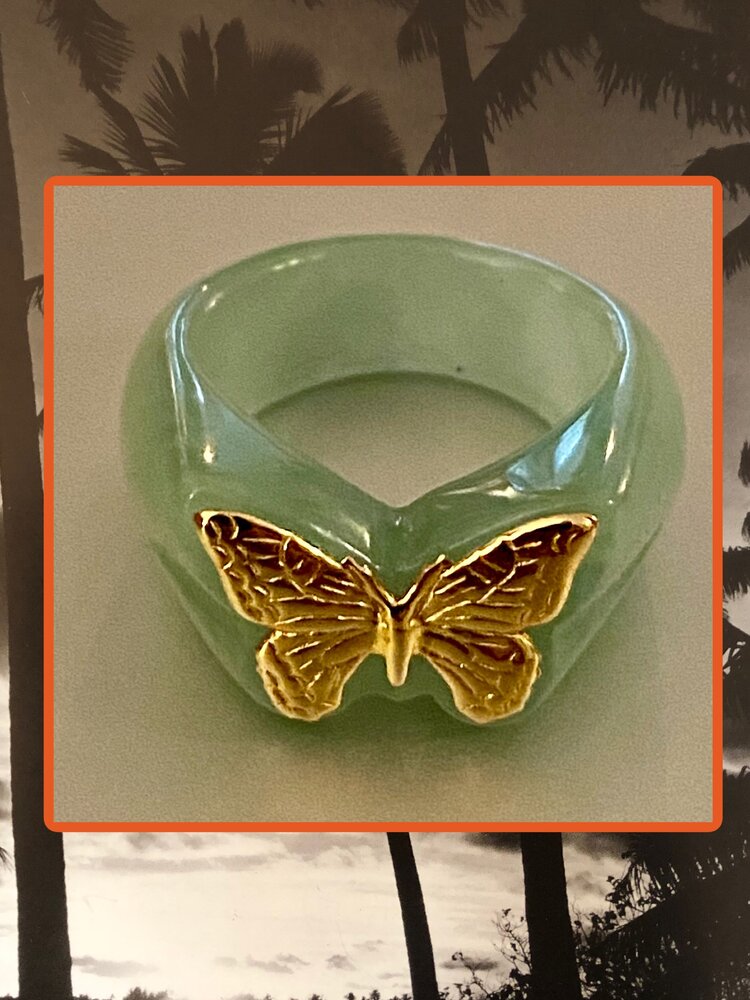 Jade butterfly ring 14 crt gold inlay