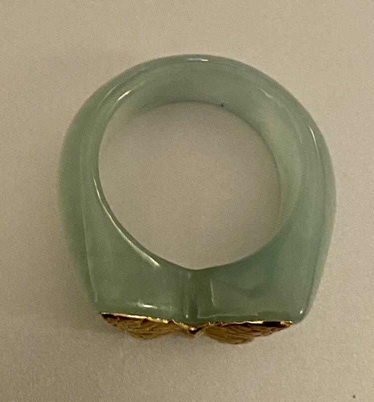 Jade butterfly ring 14 crt gold inlay
