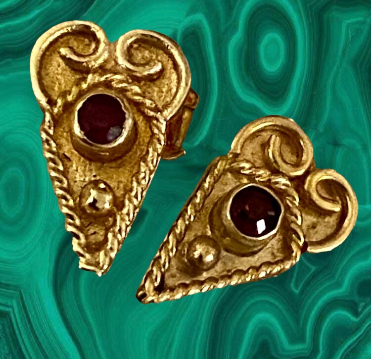 Ruby earstud India 14 crt