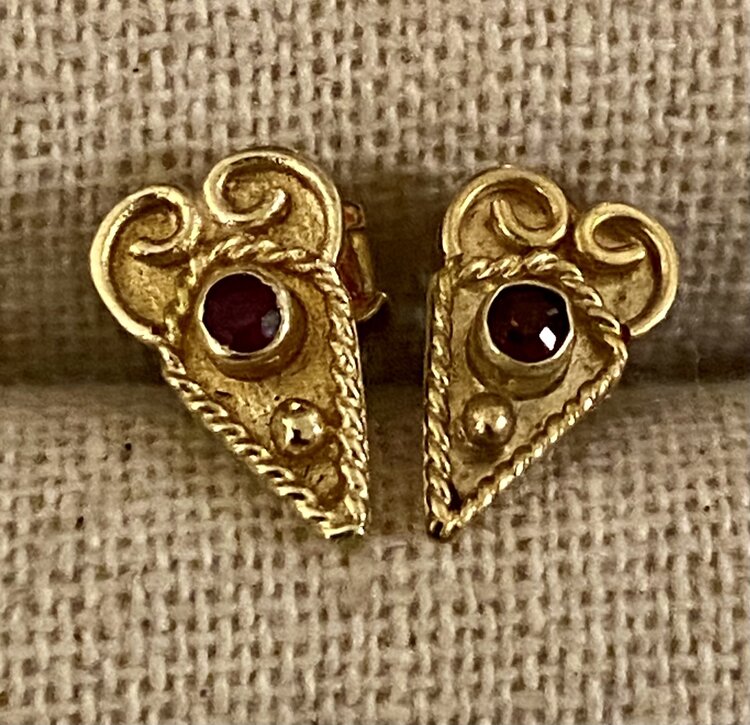 Ruby earstud India 14 crt