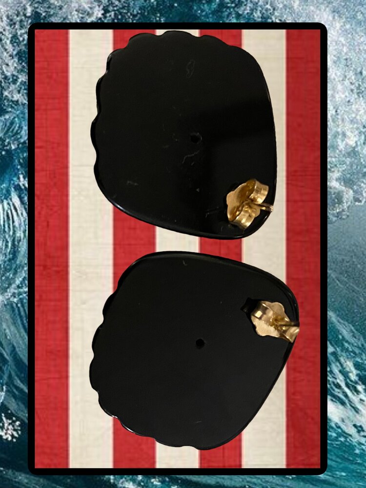 Black Onyx large shell stud  14 crt