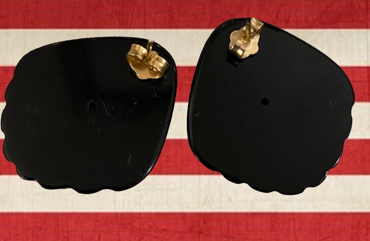 Black Onyx large shell stud  14 crt