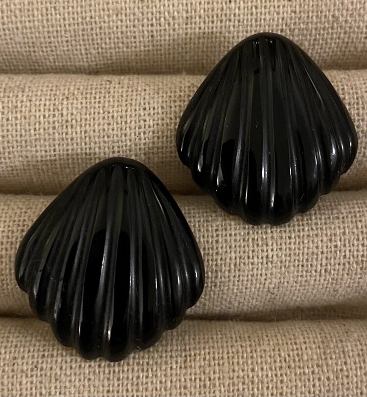 Black Onyx large shell stud  14 crt