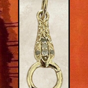 Sparkly diamond snake charm holder 14 crt