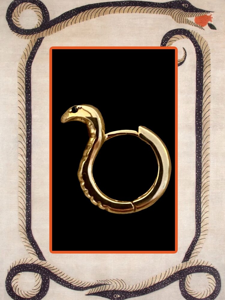 Snake cobra huggies 14 crt gold black diamond eyes