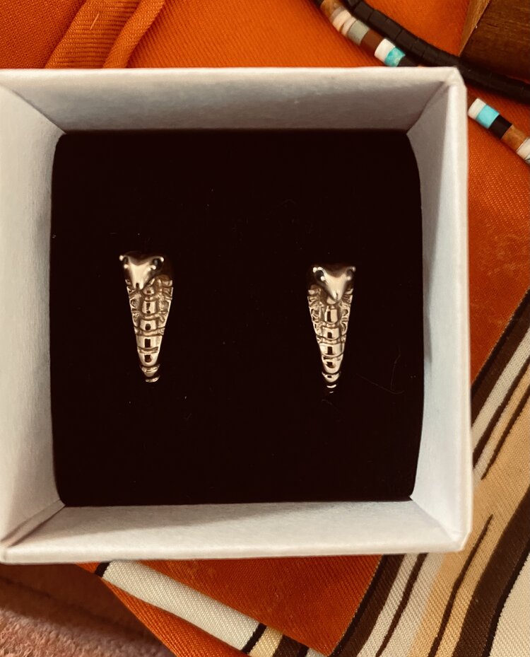 Snake cobra huggies 14 crt gold black diamond eyes