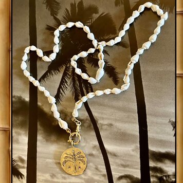 White baby shell necklace lock 14 crt