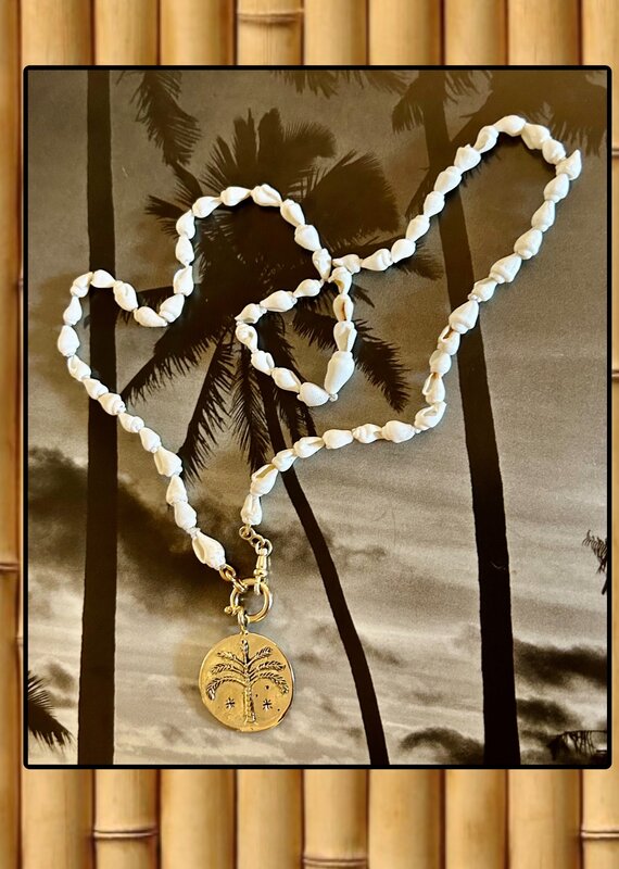 White baby shell necklace lock 14 crt
