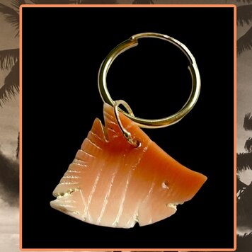 Pink shell fish 14 crt gold bail