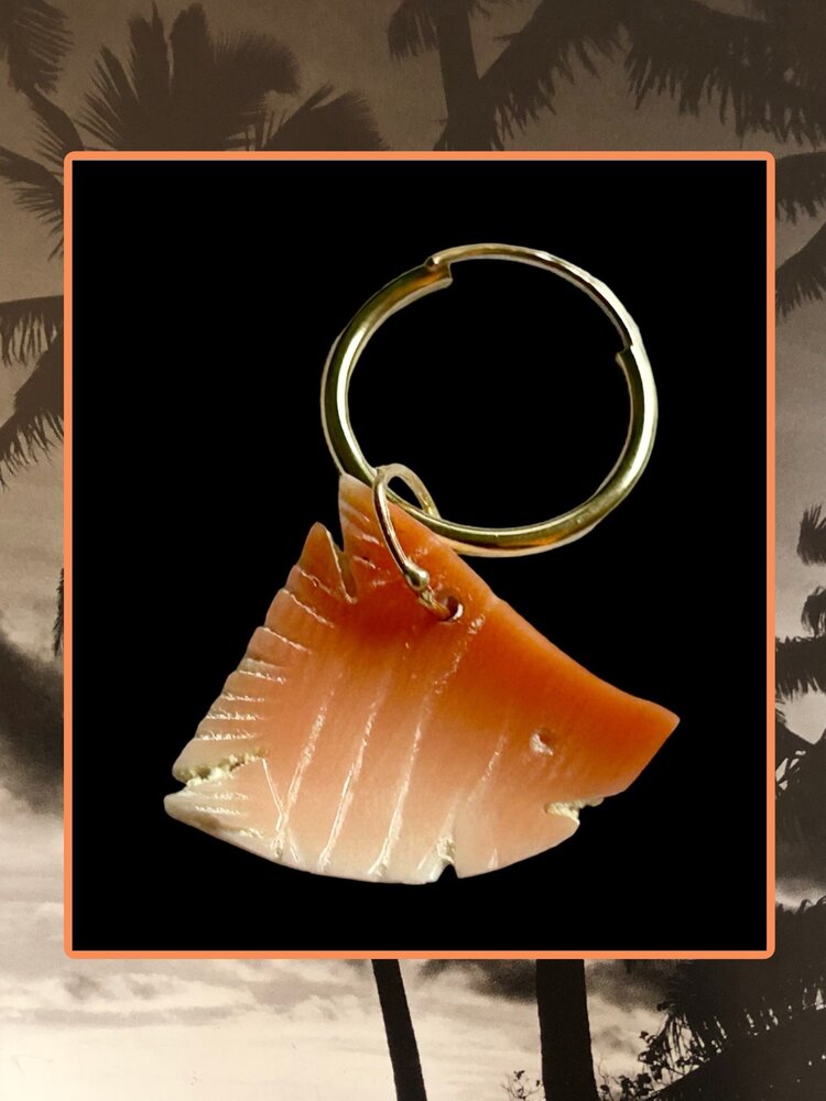 Pink shell fish 14 crt gold bail