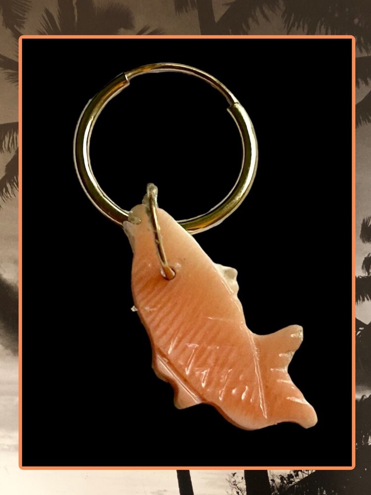 Pink shell baby fish charm 14 crt gold bail