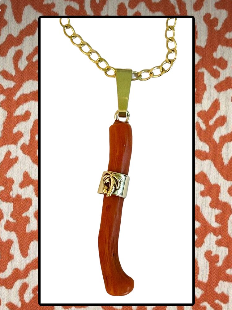 Coral slide palm charm 14 crt gold