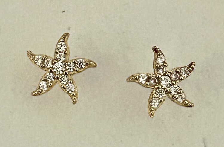 Sparkly seastar stud 14 crt zirconia