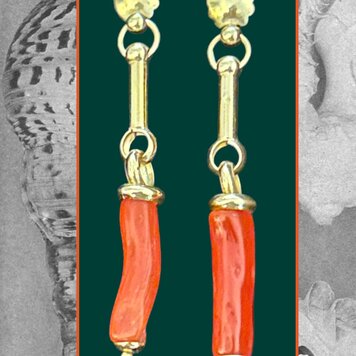 Old coral bar dangle earrings  in a 18 crt gold setting