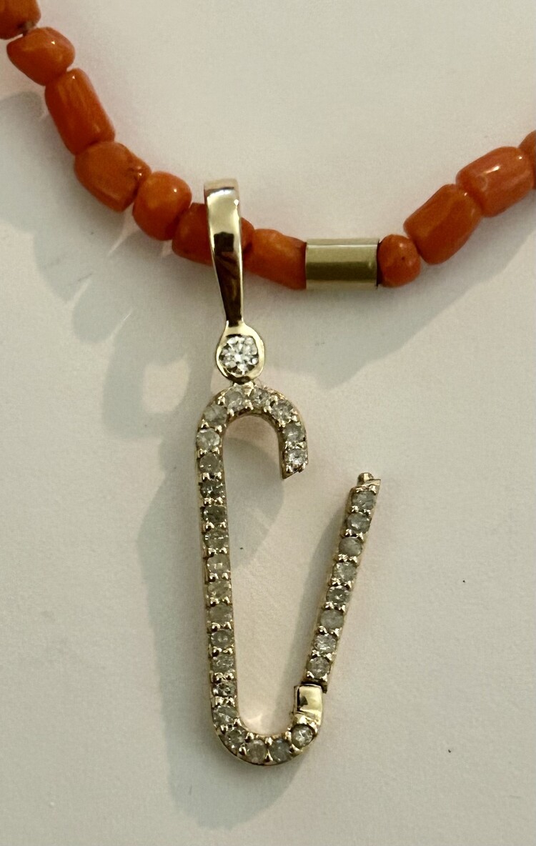 Sparkly diamond charm connector 14 crt gold