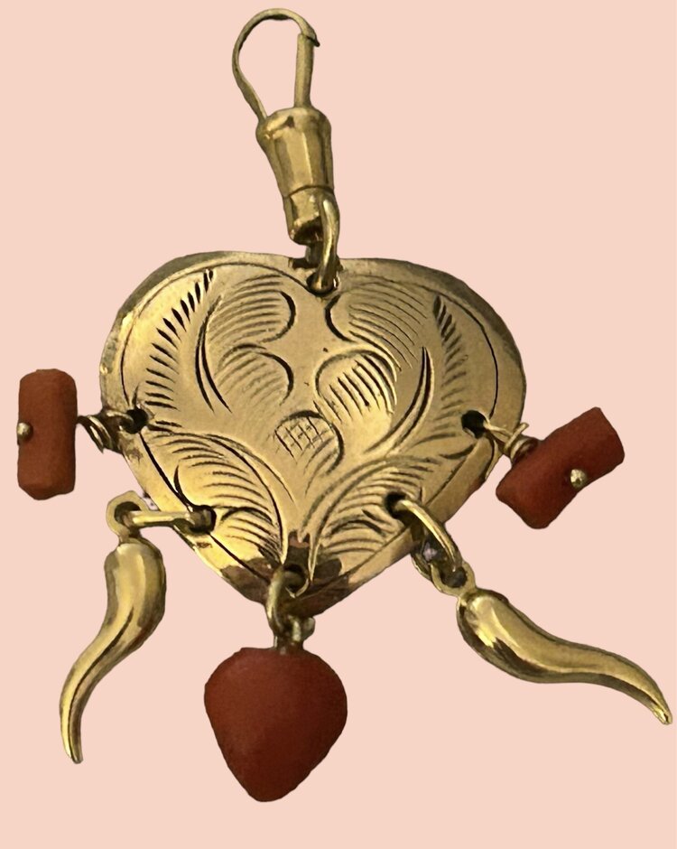 Carved handcasted heart with coral  and14 crt gold details and lock