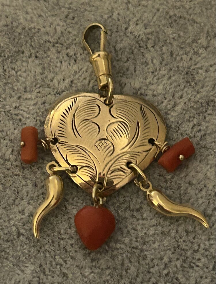 Carved handcasted heart with coral  and14 crt gold details and lock