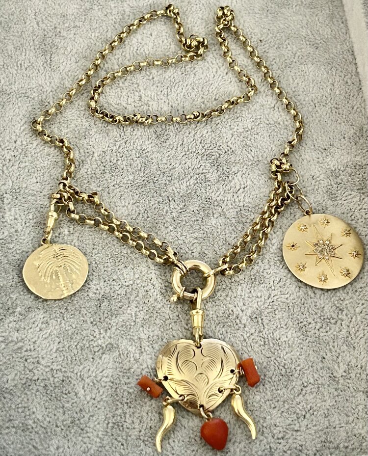 Carved handcasted heart with coral  and14 crt gold details and lock